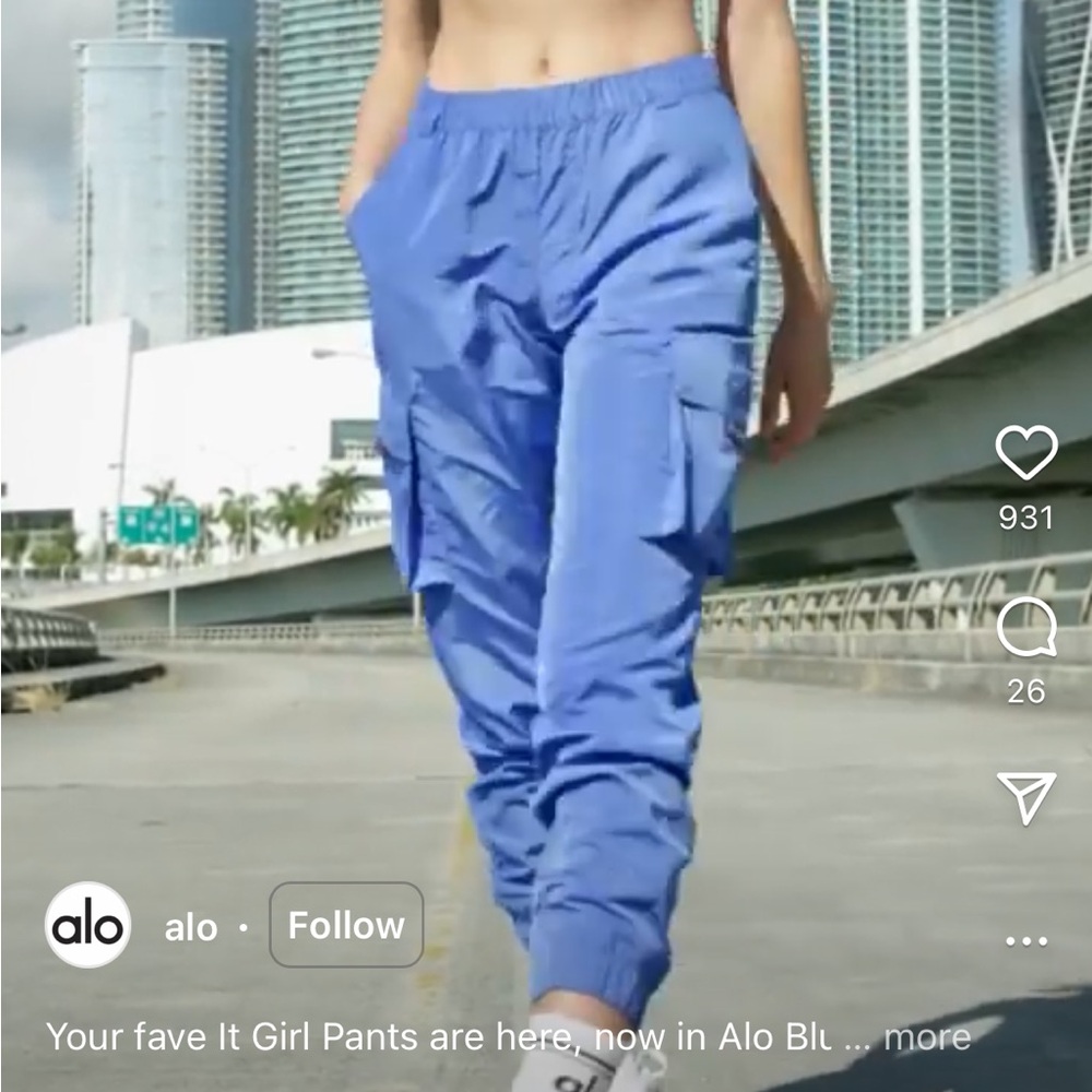 ALO Yoga It Girl pants in bright blue size XS